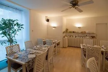 Auerstein Dependance בית הארחה 3*